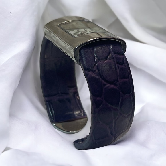 Red Hat Club Ladies Watch - Picture 2 of 4